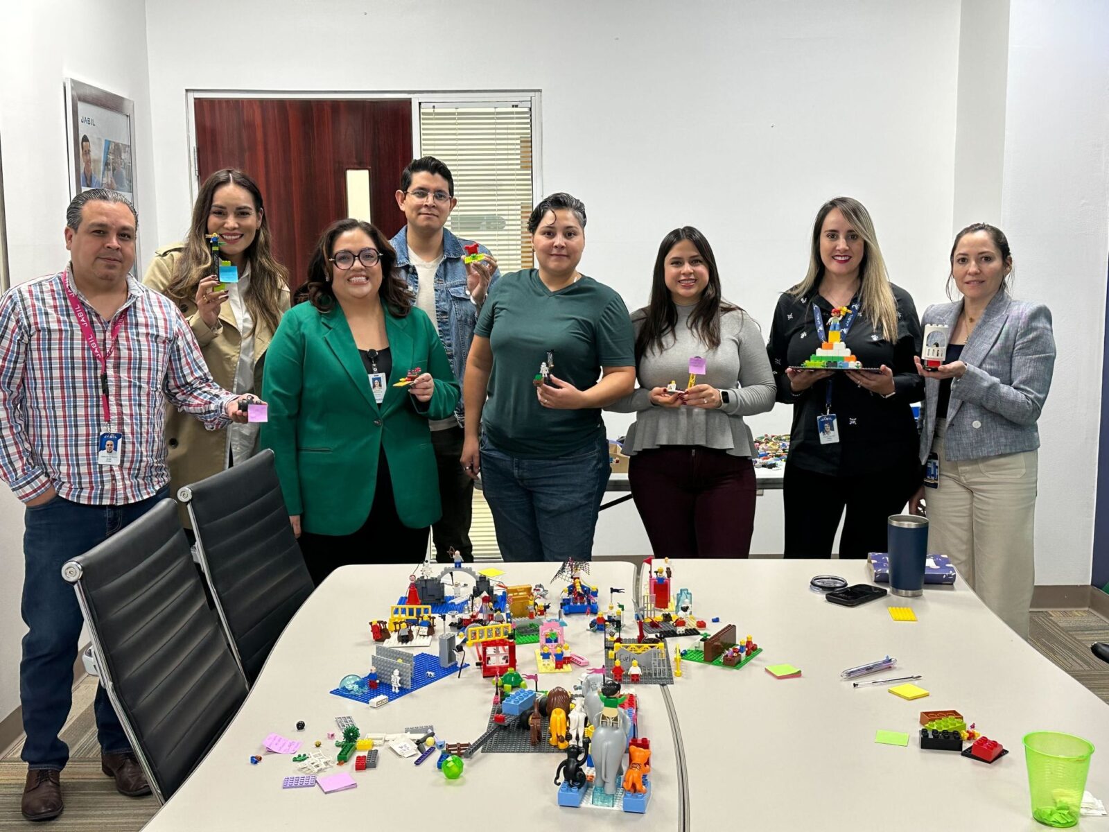 Equipo directivo alineado tras un workshop LEGO Serious Play de Talentoría